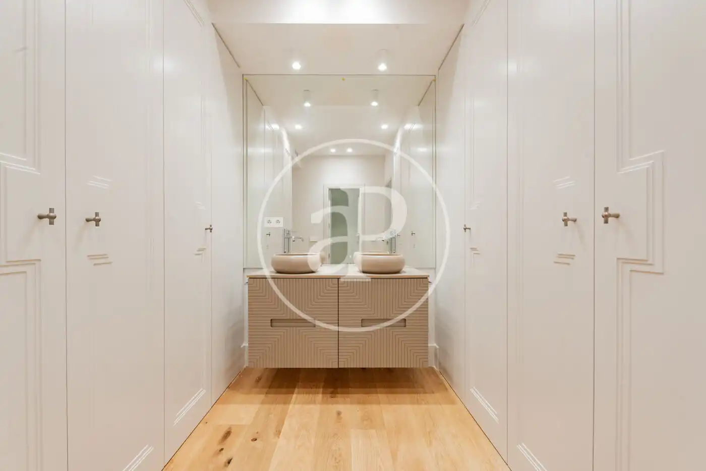 Flat for sale in Madrid  with Air Conditioner and Heating