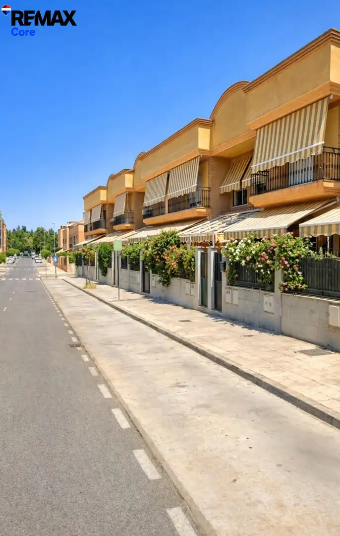 Vista exterior de Casa adosada en venda en Cáceres amb Aire condicionat, Calefacció i Terrassa