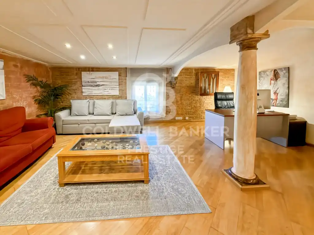 Piso con ascensor en venta en Gran Via Corts Catalanes, imagen 2
