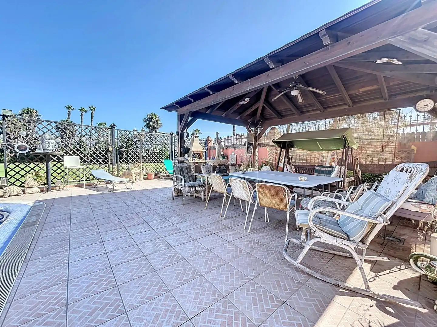 Terrassa de Casa o xalet en venda en Motril amb Aire condicionat, Jardí privat i Terrassa