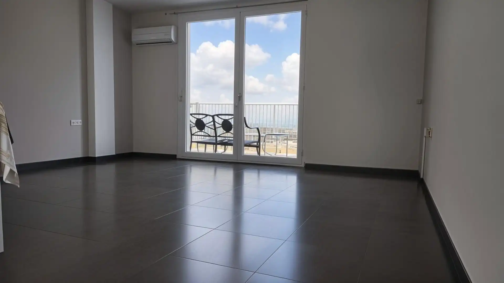 Detached house with terrace to rent in Calle NAVARRO REVERTER, imagen 13