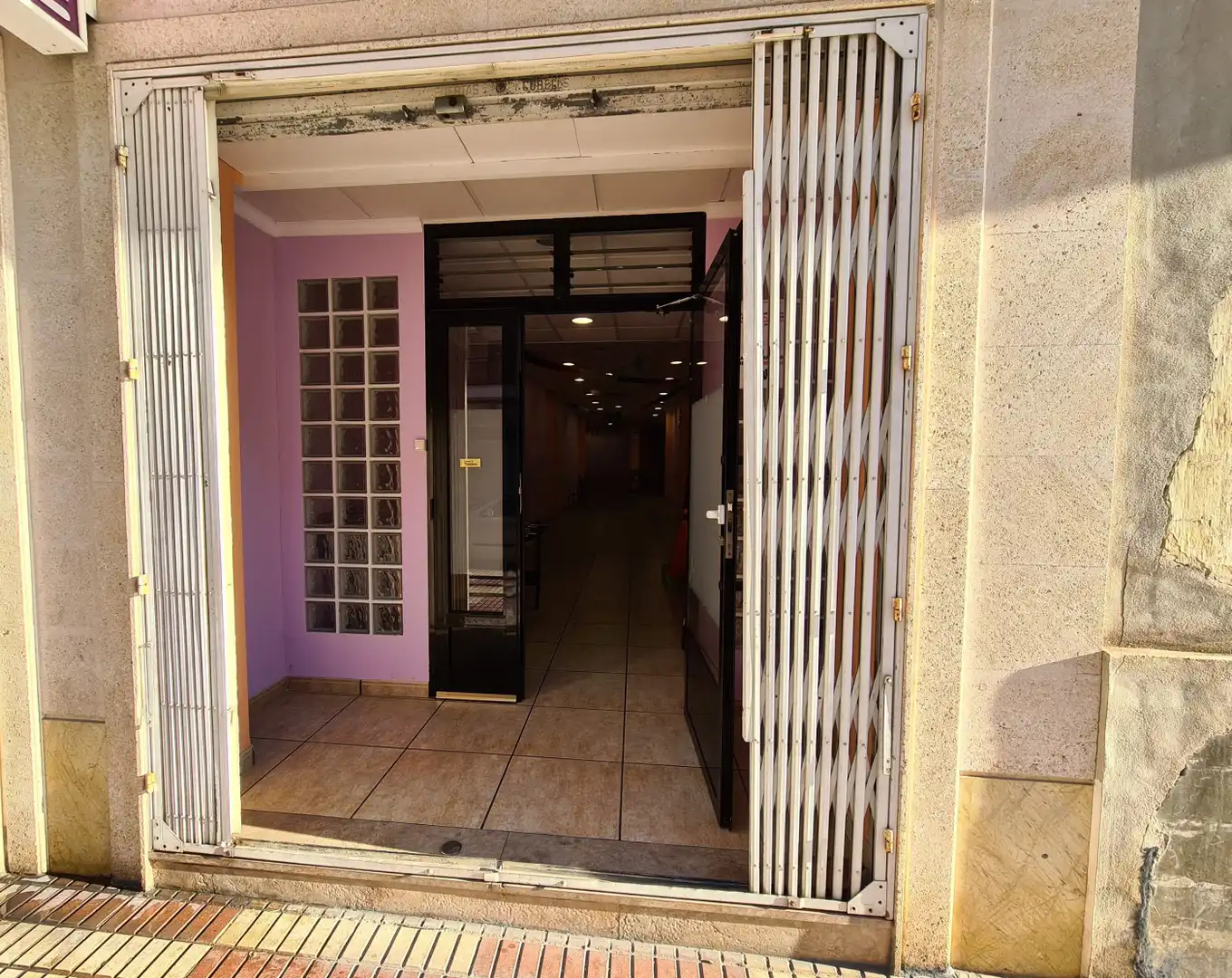 Business premises for sale in Calle ARBRES, imagen 2