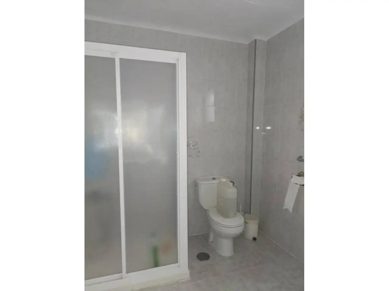 Badezimmer von Einfamilien-Reihenhaus zum Verkauf in Lucena mit Terrasse