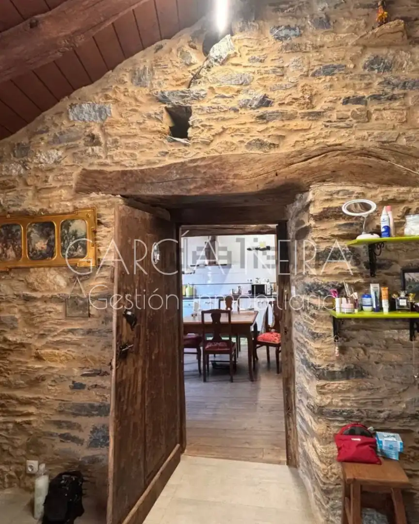 Finca rústica en venta en Baralla con Jardín privado, Parquet y Amueblado