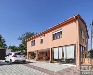Vista exterior de Casa o xalet en venda en Oza dos Ríos amb Jardí privat i Piscina