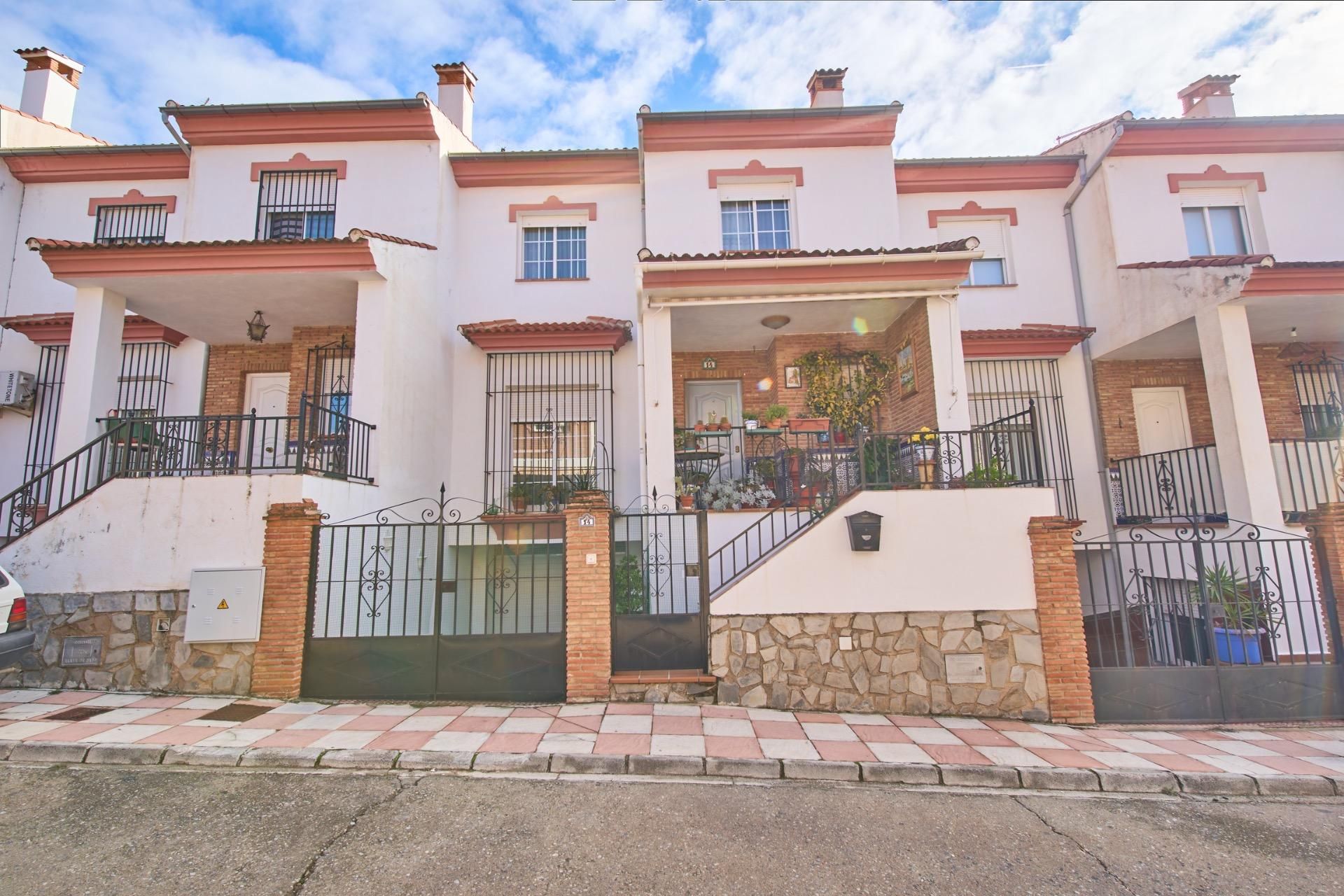 Exterior view of Single-family semi-detached for sale in Alfacar  with Air Conditioner, Private garden and Terrace