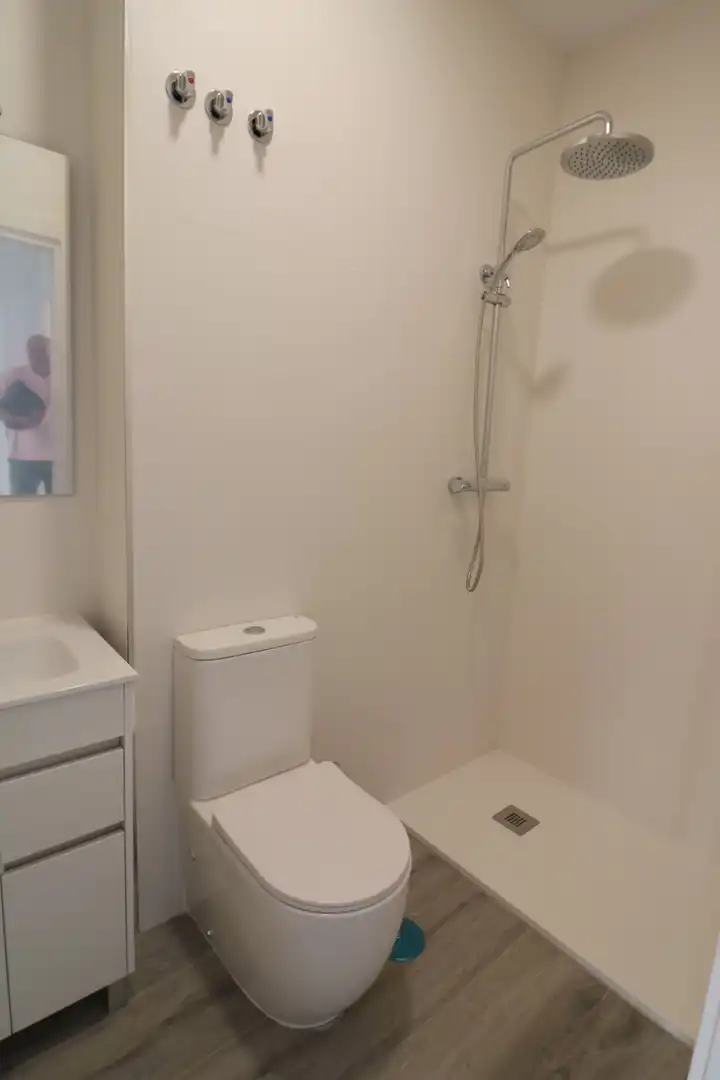 Bathroom of Flat for sale in Sevilla  with Air Conditioner