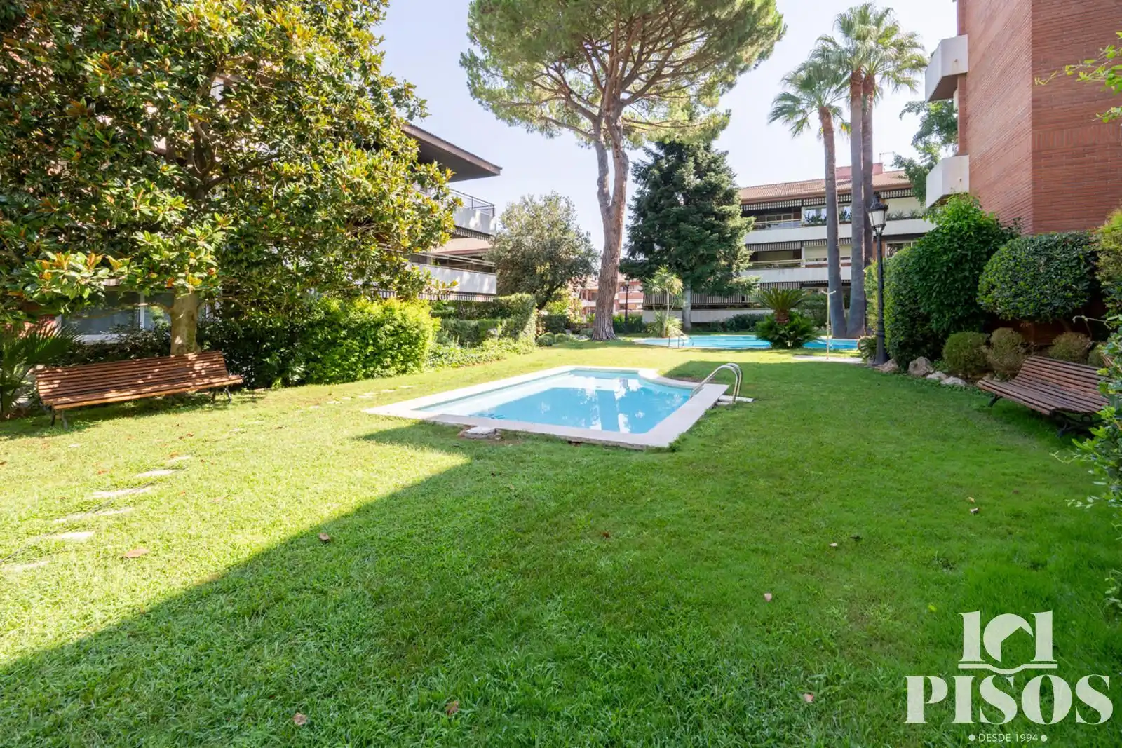 Swimming pool of Flat for sale in Sant Cugat del Vallès  with Air Conditioner, Heating and Private garden