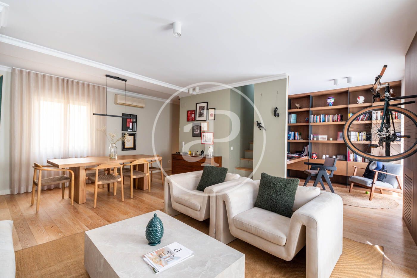 Sala d'estar de Dúplex en venda en  Madrid Capital amb Aire condicionat, Calefacció i Terrassa