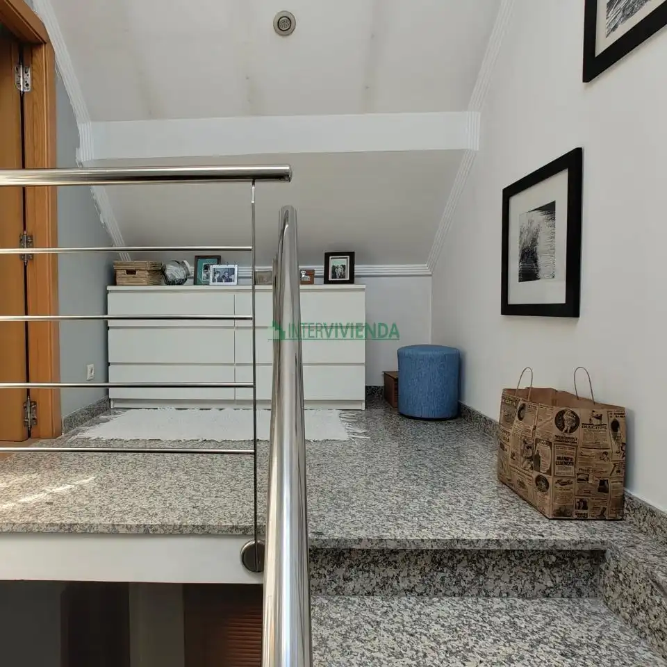 Casa adosada en venta en Vigo  con Calefacción, Terraza y Trastero