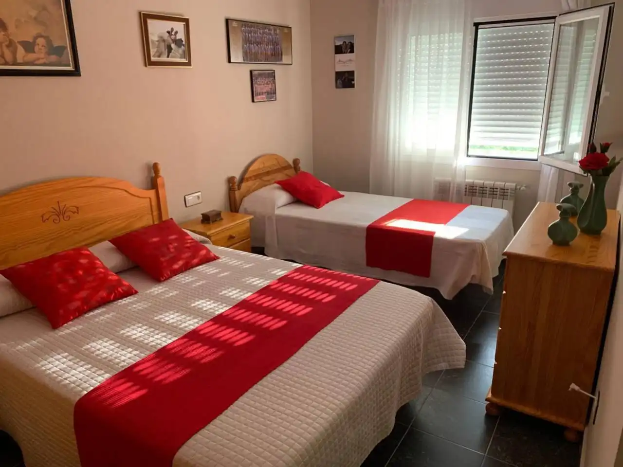Dormitori de Casa o xalet en venda en Baza amb Calefacció i Terrassa