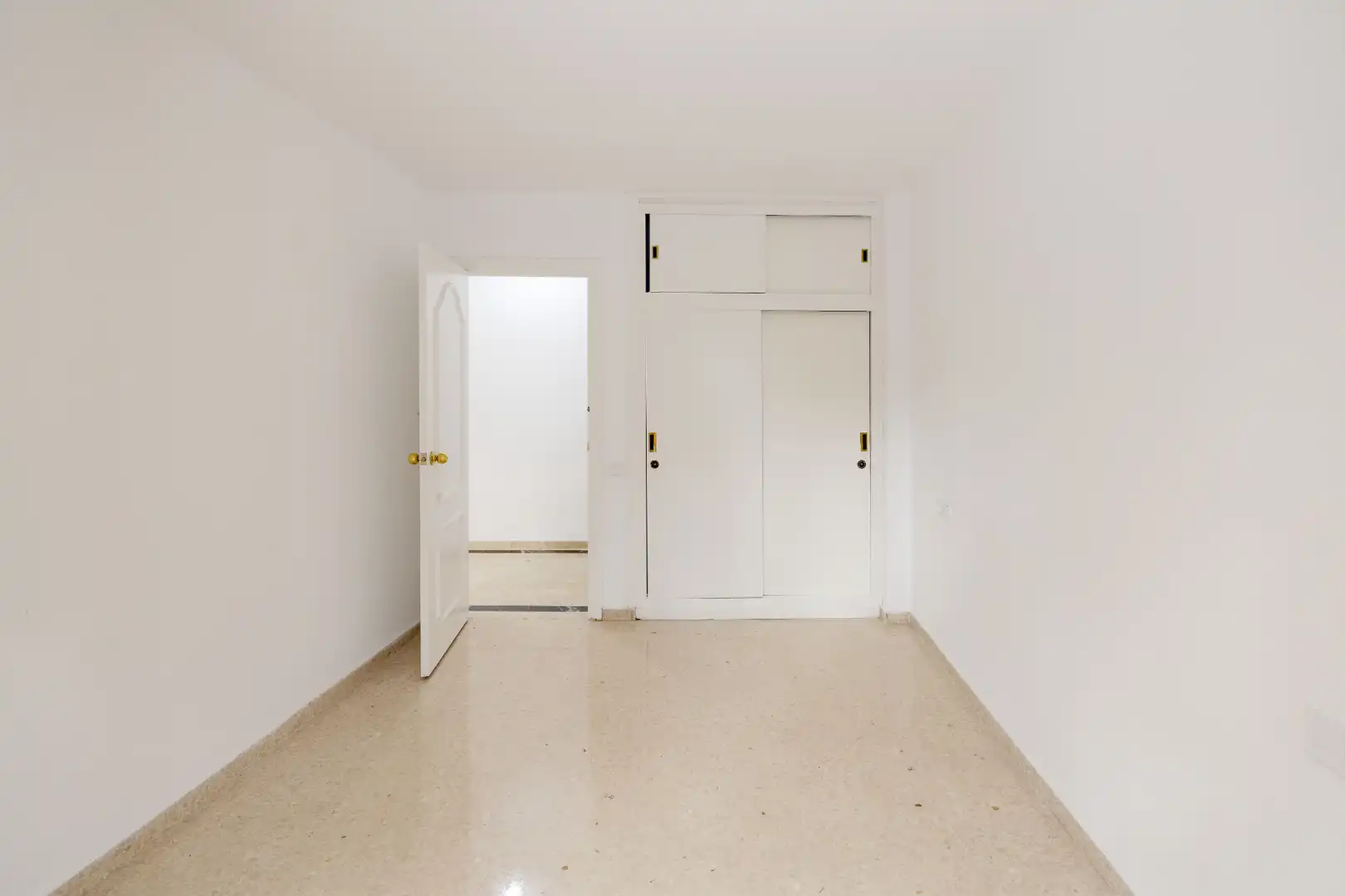 Bedroom of Flat for sale in Marbella  with Terrace and Storage room