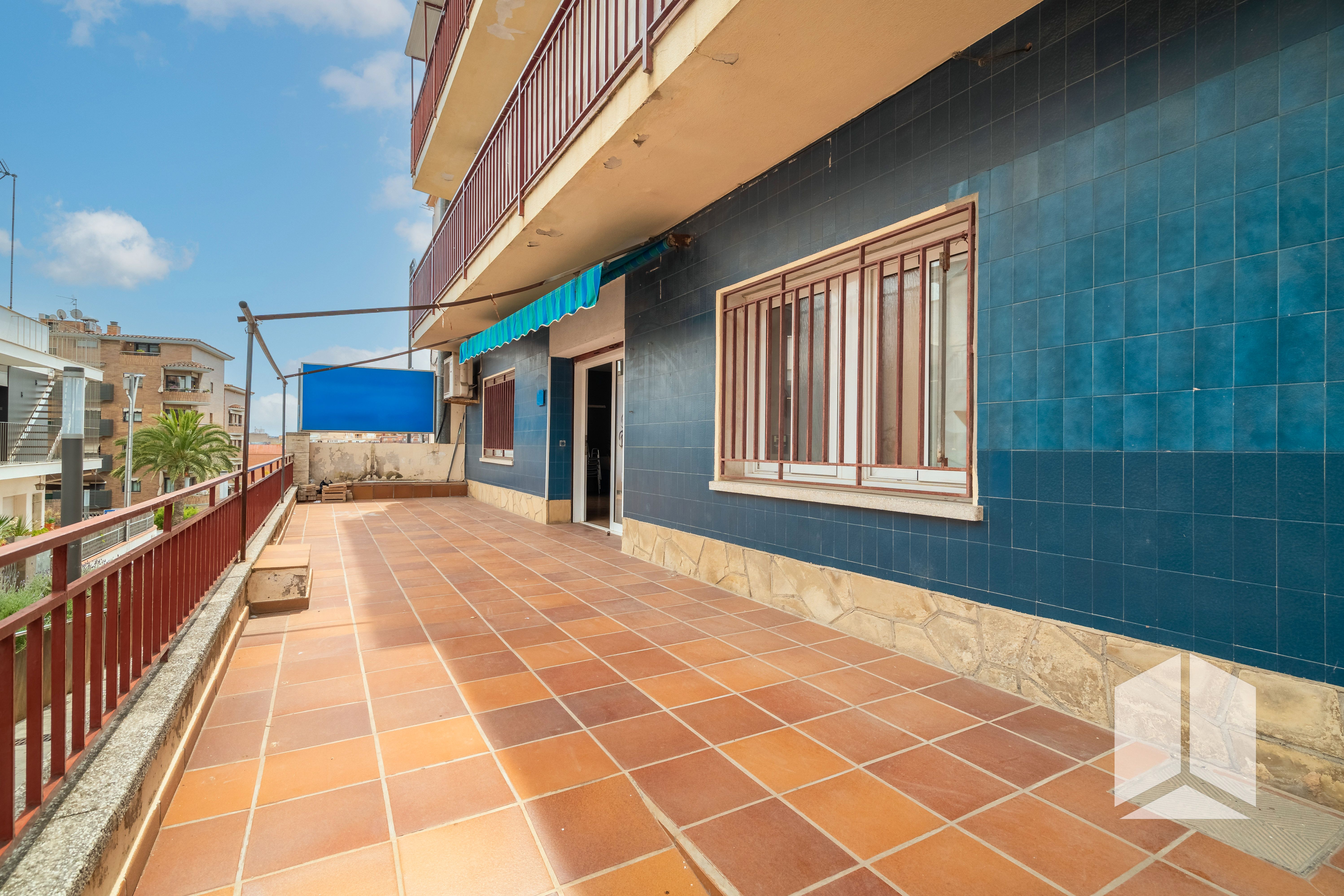 Vista exterior de Planta baixa en venda en Castelldefels