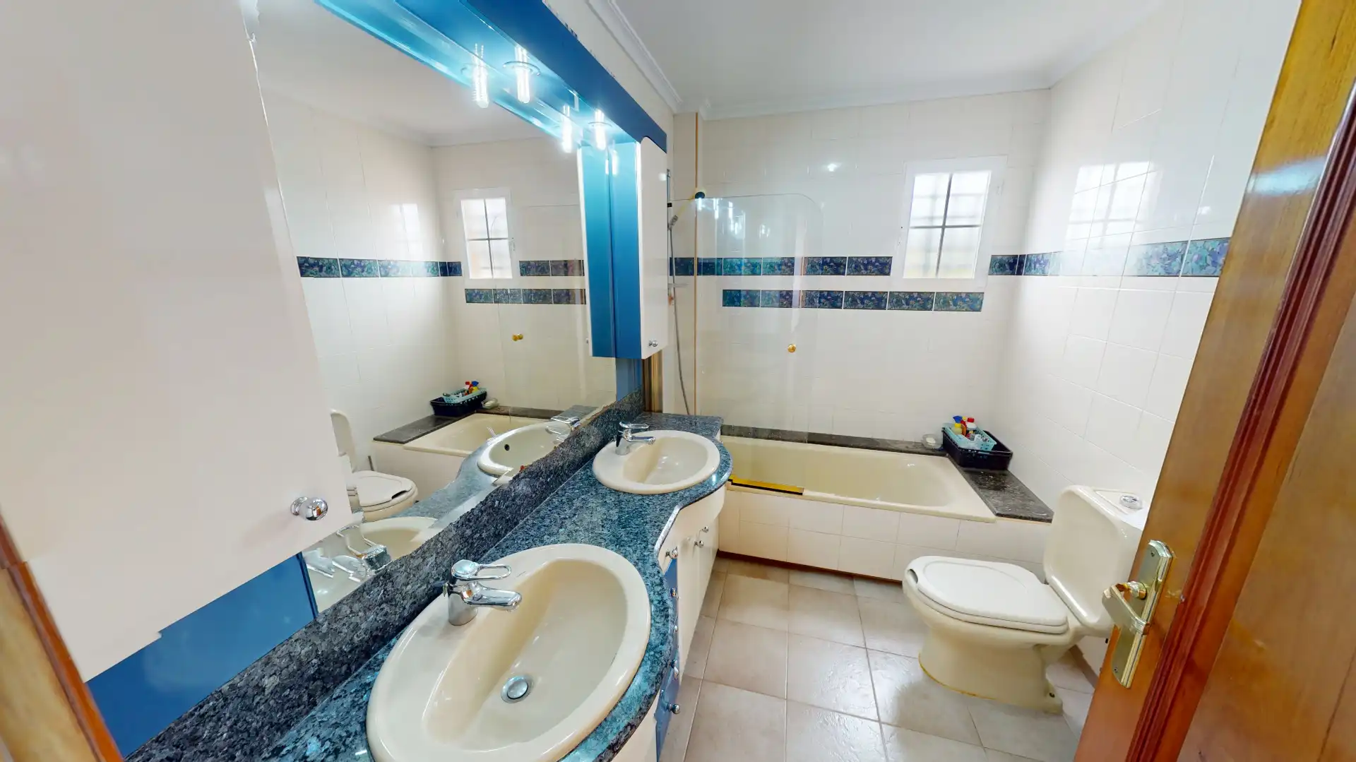 Badezimmer von Haus oder Chalet zum Verkauf in Mutxamel mit Klimaanlage, Privatgarten und Terrasse