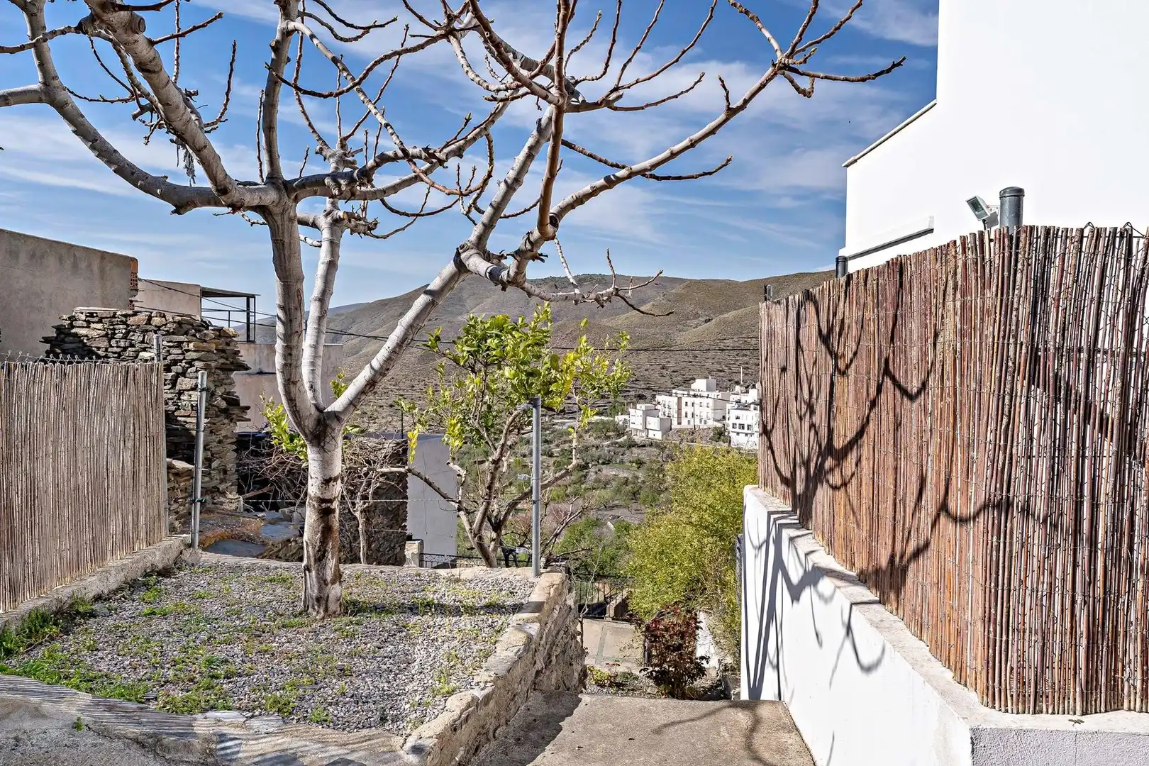 Vista exterior de Àtic en venda en Velefique amb Aire condicionat, Calefacció i Jardí privat