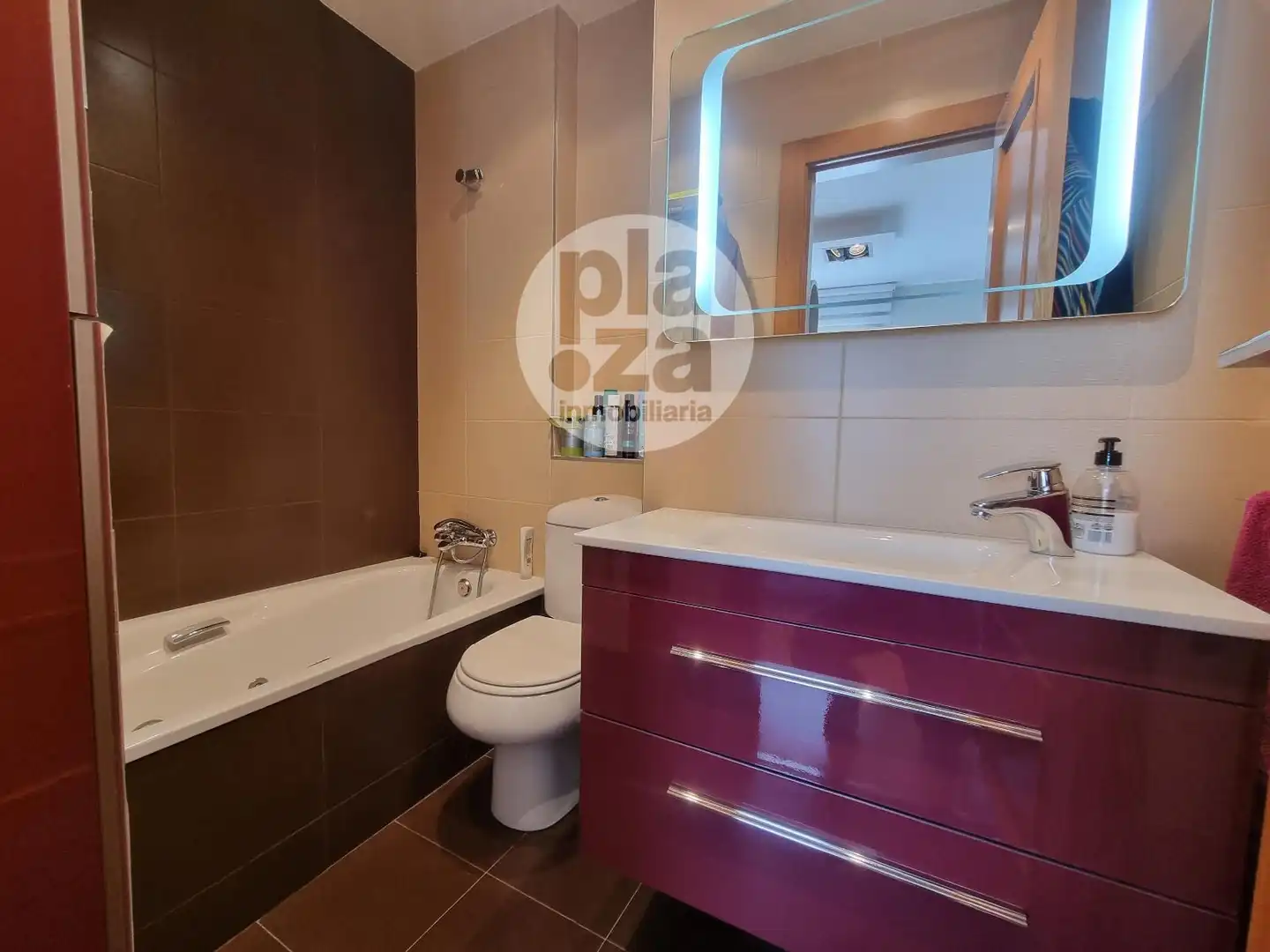 Baño de Piso en venta en Burgos con Calefacción, Terraza y Trastero