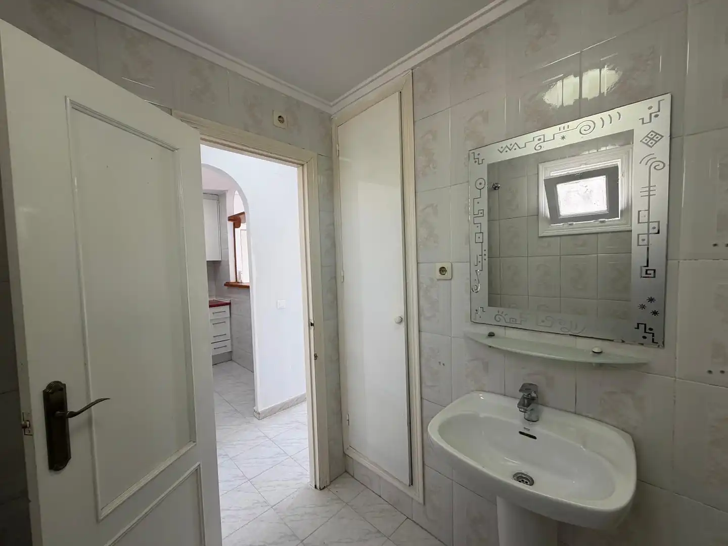 Bathroom of Flat for sale in Torrevieja  with Air Conditioner, Terrace and Community pool