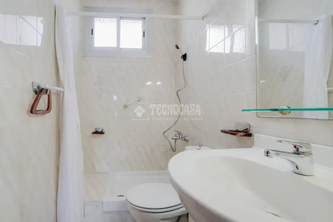 Baño de Piso en venta en Sant Vicenç Dels Horts con Aire acondicionado y Alarma
