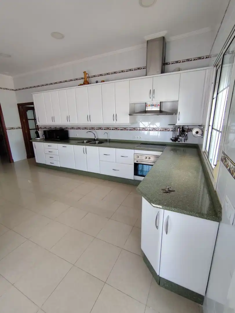 Cuina de Casa o xalet en venda en Arcos de la Frontera amb Terrassa, Traster i Piscina
