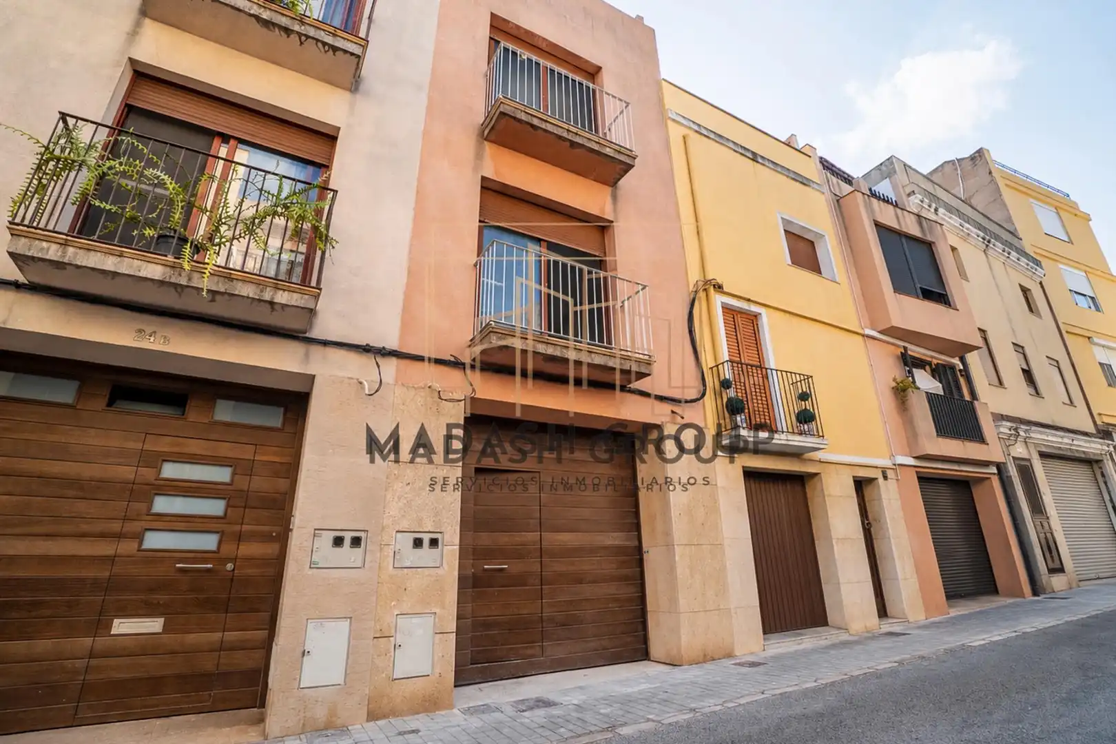 Vista exterior de Casa adosada en venda en La Canonja amb Aire condicionat, Calefacció i Jardí privat