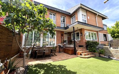 Exterior view of Single-family semi-detached for sale in Pozuelo de Alarcón  with Air Conditioner and Terrace