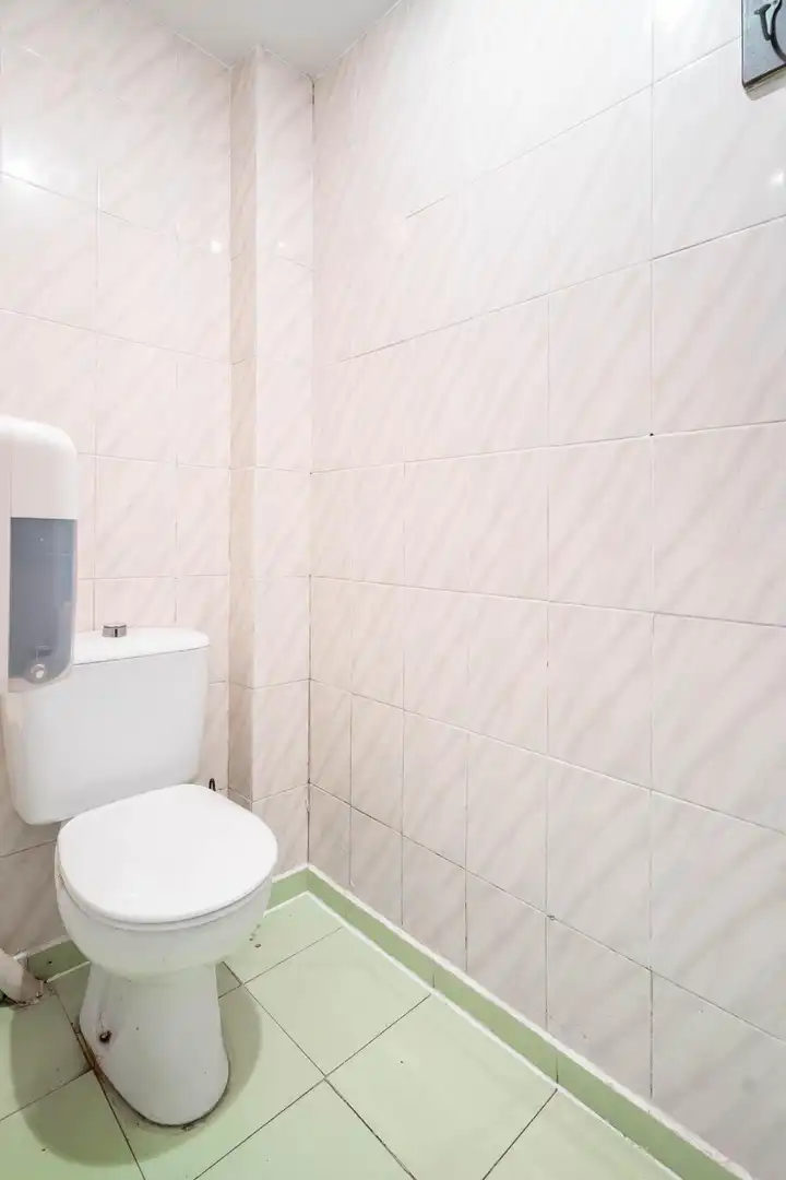 Baño de Local en venta en Gijón  con Amueblado