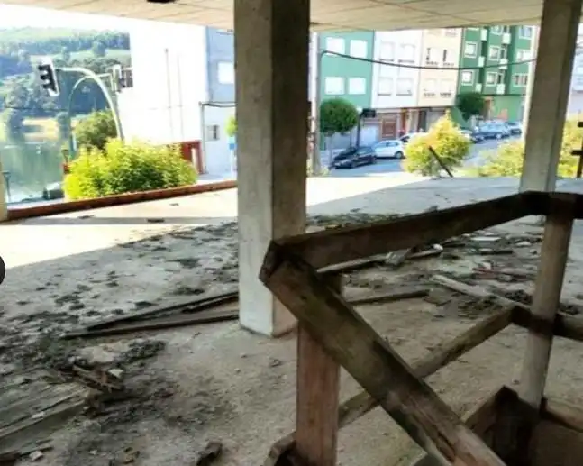Gebäude zum Verkauf in Travesía de Meicende, 51, Pastoriza