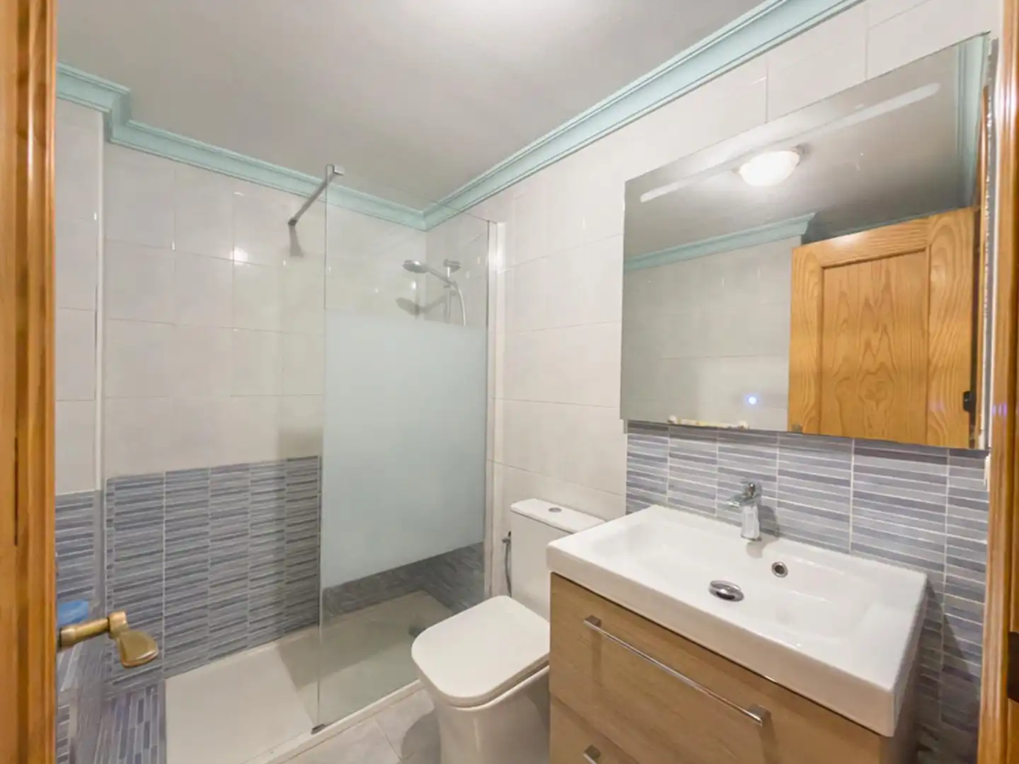 Baño de Piso en venta en Estepona con Terraza y Balcón