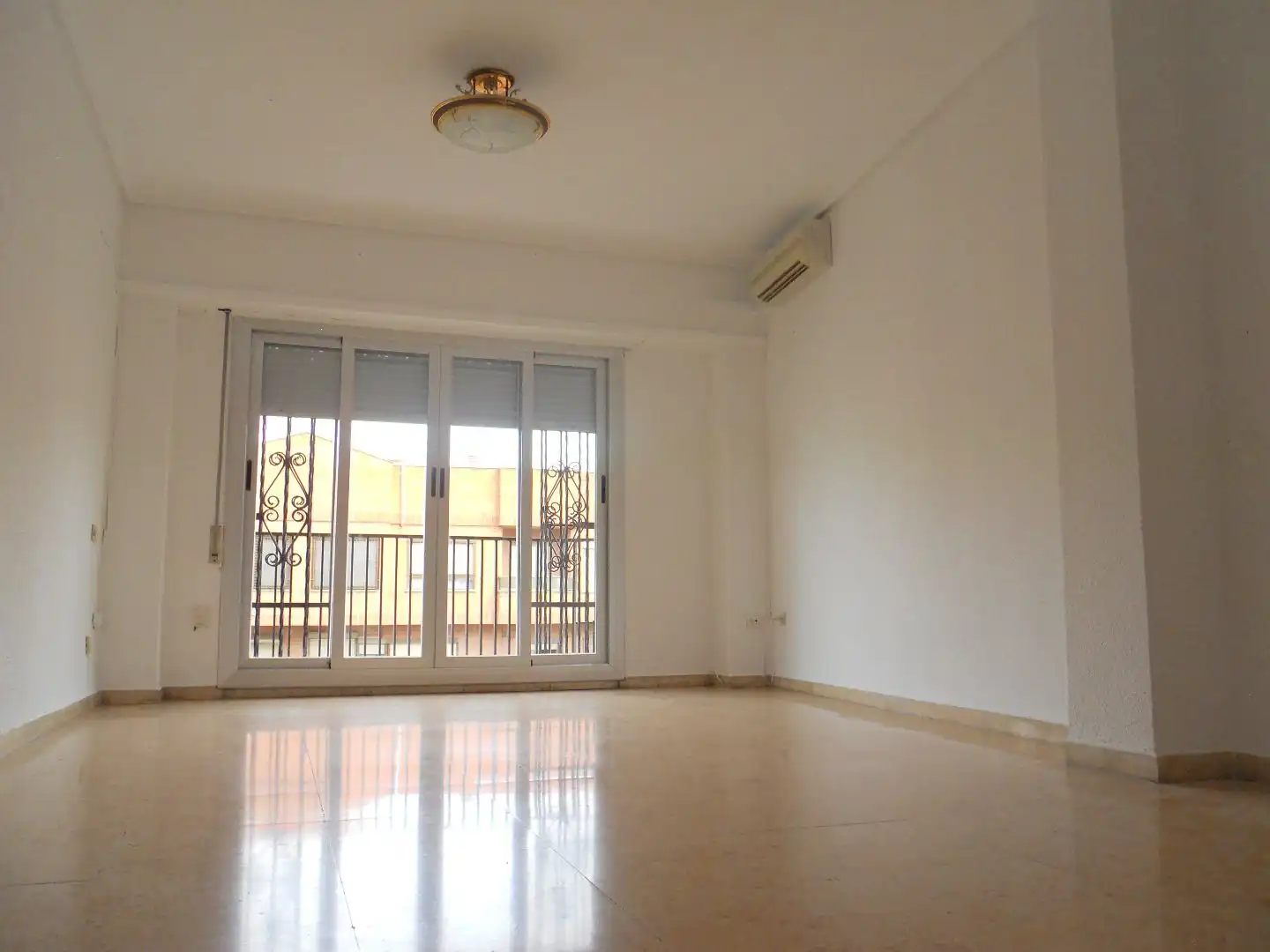 Wohnzimmer von Wohnung zum Verkauf in  Valencia Capital mit Klimaanlage und Balkon