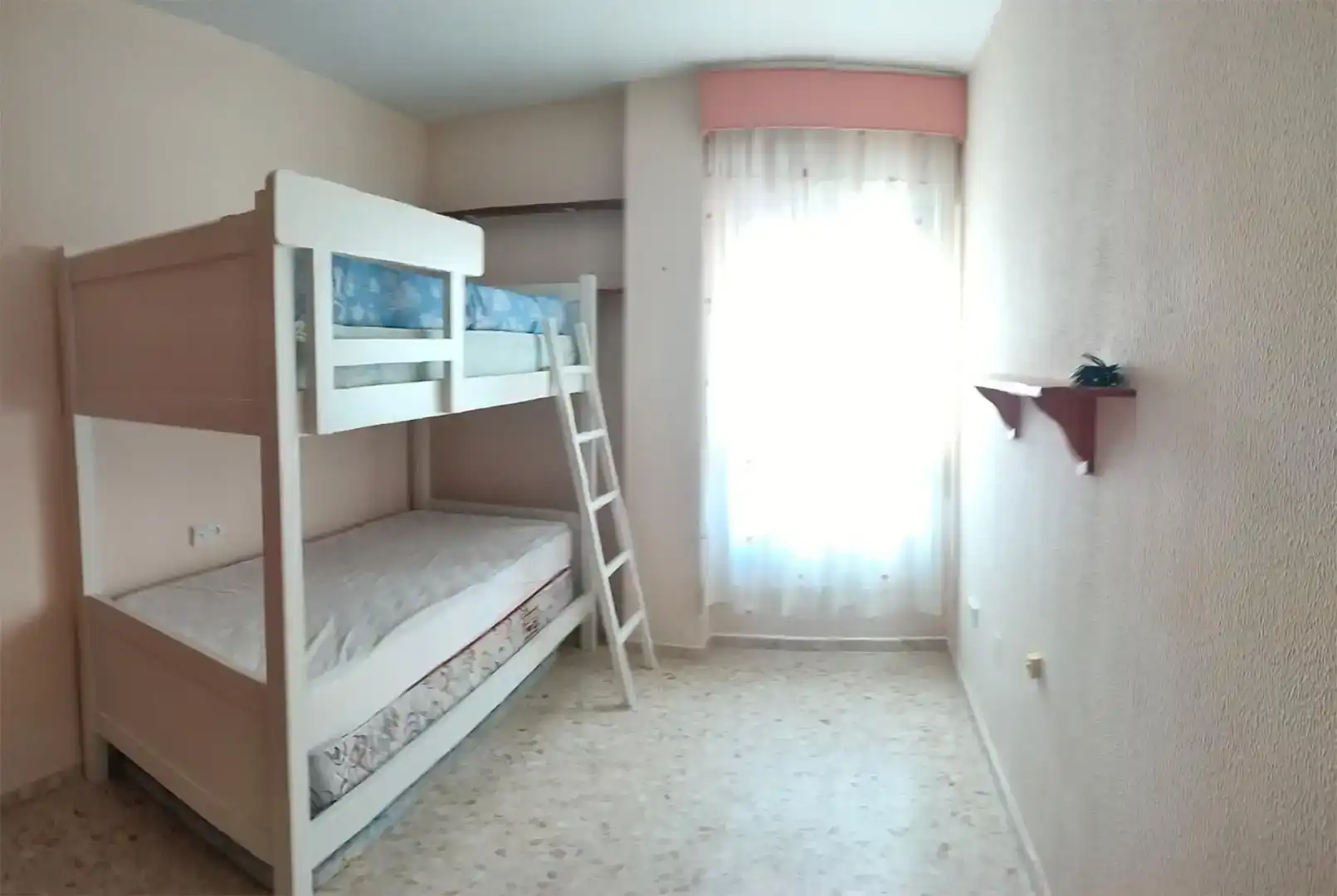 Habitación de Piso de alquiler en Rota con Trastero, Amueblado y Horno