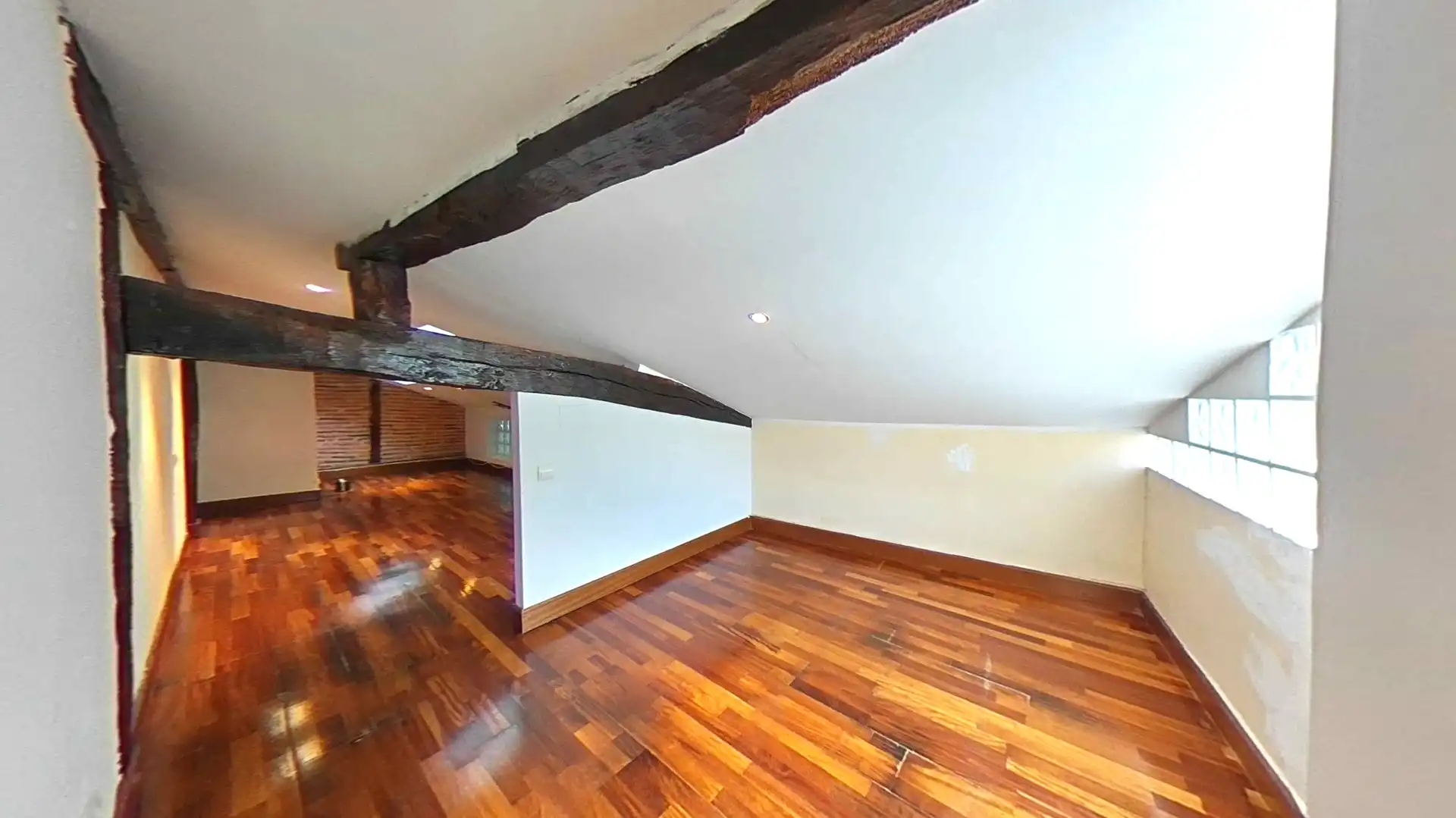 Piso en venta en Castro-Urdiales con Parquet