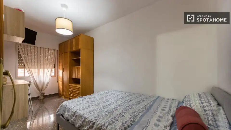 Room in Barrio de Benicalap