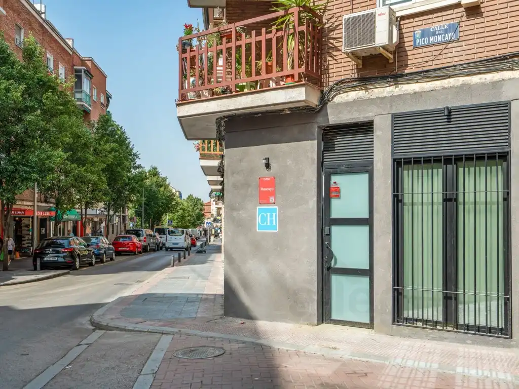 Exterior view of Commercial properties for sale in Puente de Vallecas
