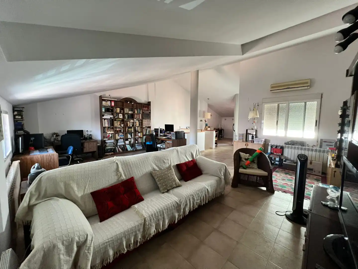 Wohnzimmer von Einfamilien-Reihenhaus zum Verkauf in Sagunto / Sagunt mit Klimaanlage, Heizung und Terrasse