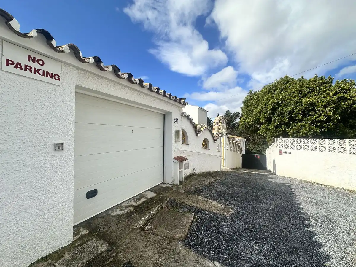 Vista exterior de Casa o xalet en venda en Motril amb Calefacció, Terrassa i Traster