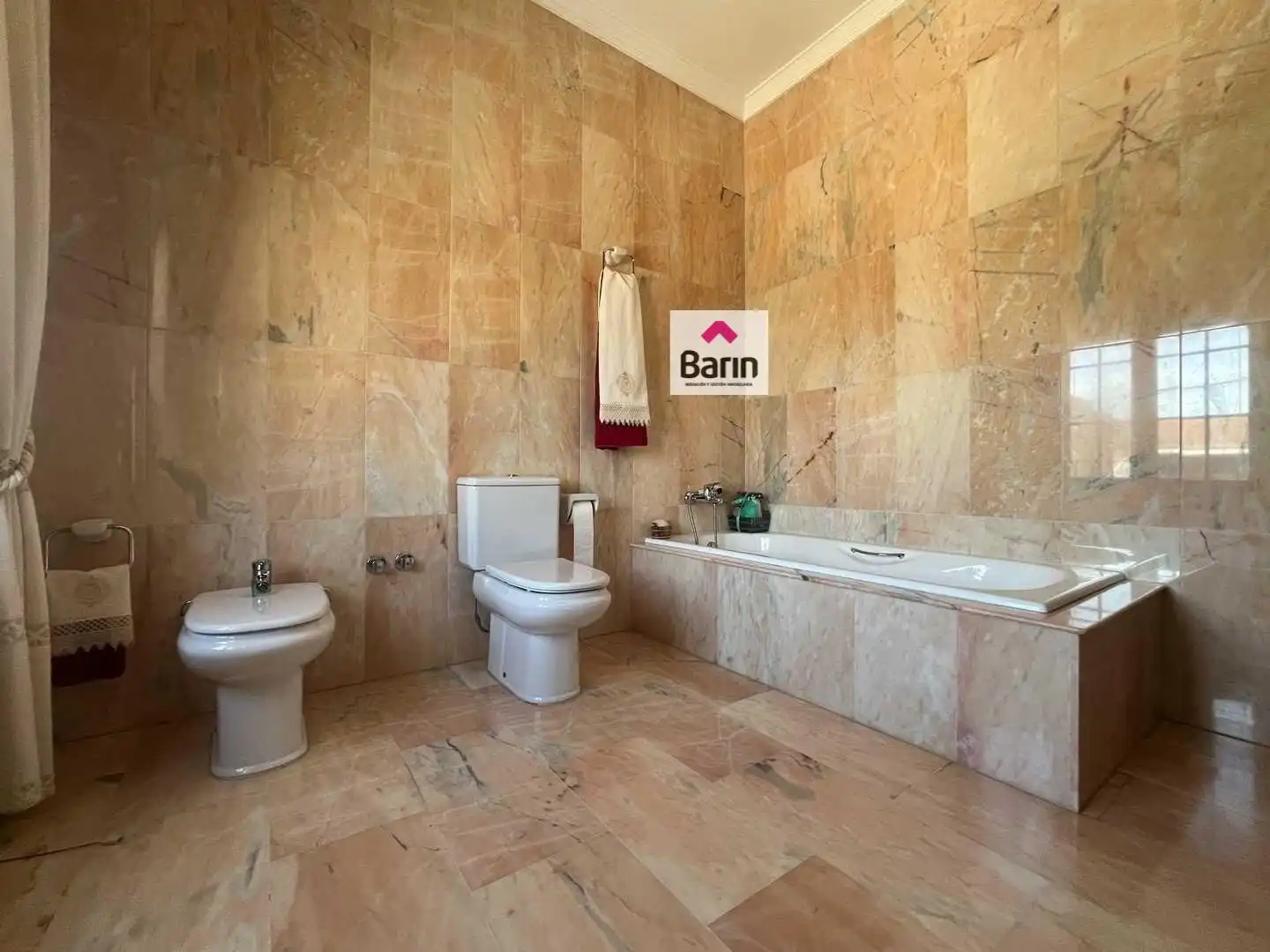 Bathroom of Houses for sale in La Roda de Andalucía  with Air Conditioner, Terrace and Storage room