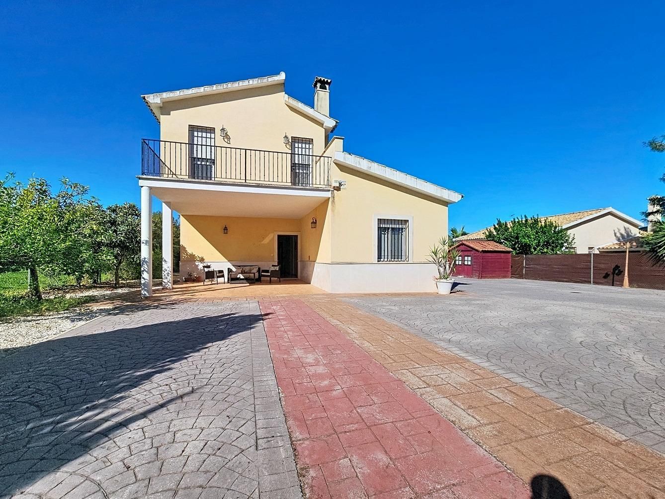 Exterior view of House or chalet for sale in La Carlota  with Air Conditioner, Private garden and Terrace