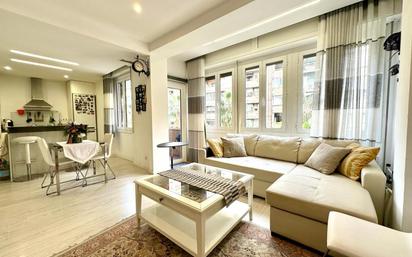 Living room of Flat for sale in  Barcelona Capital  with Air Conditioner, Heating and Balcony