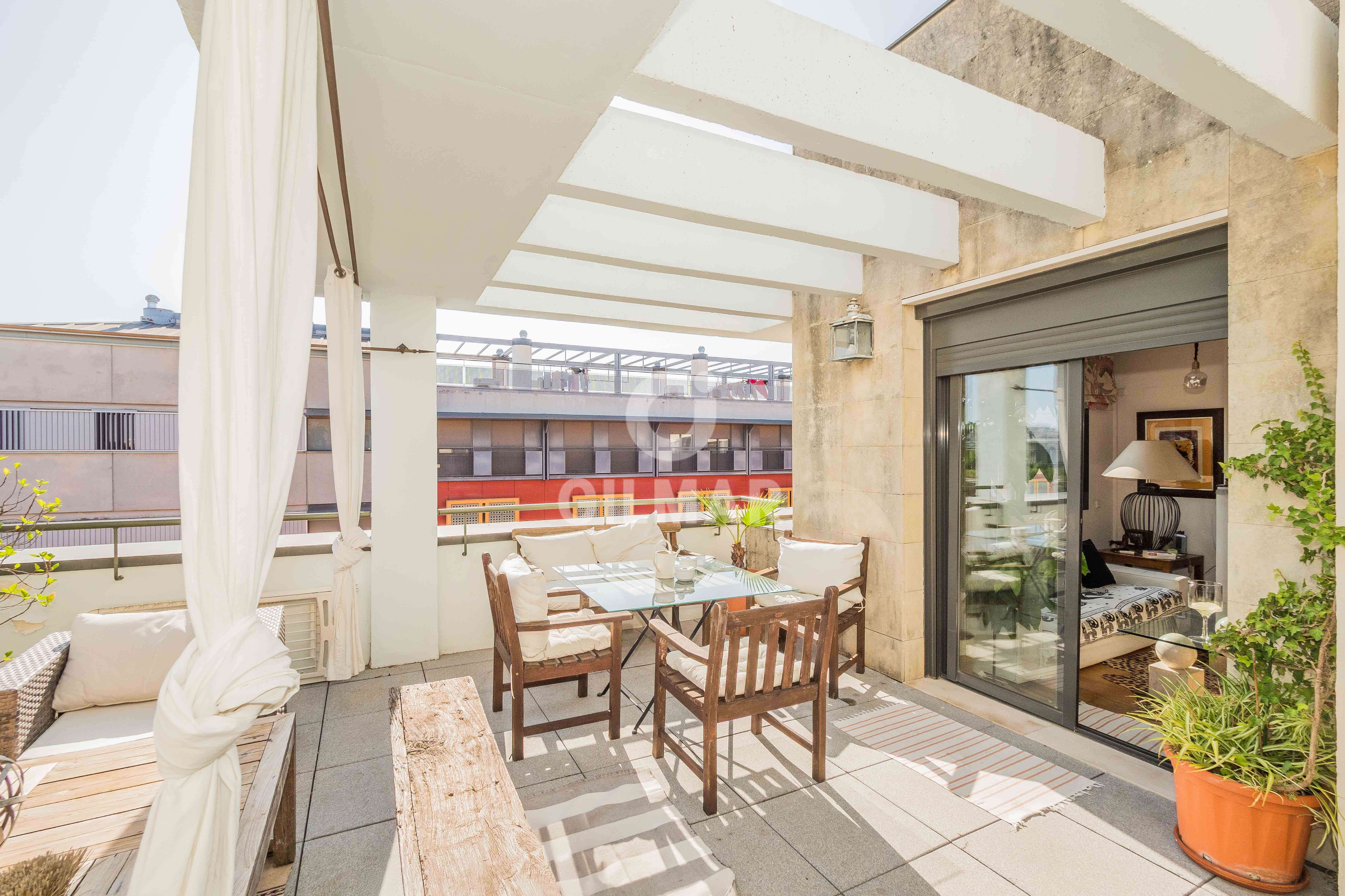 Terraza de Ático en venta en Camas con Calefacción, Trastero y Piscina