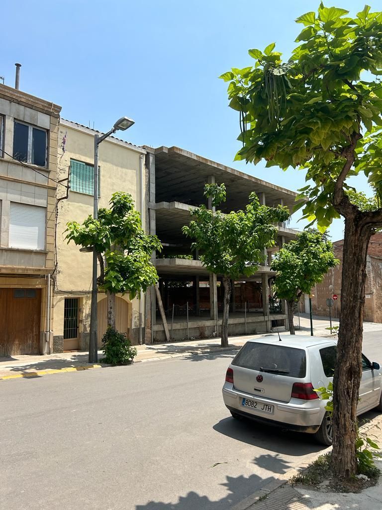 Edifici en venda a Mn Anton Navarro, Juneda