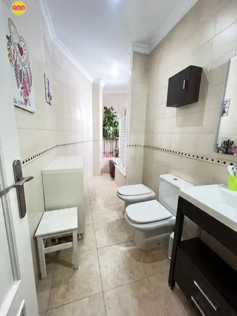 Bathroom of Flat for sale in Lepe  with Air Conditioner, Storage room and Balcony