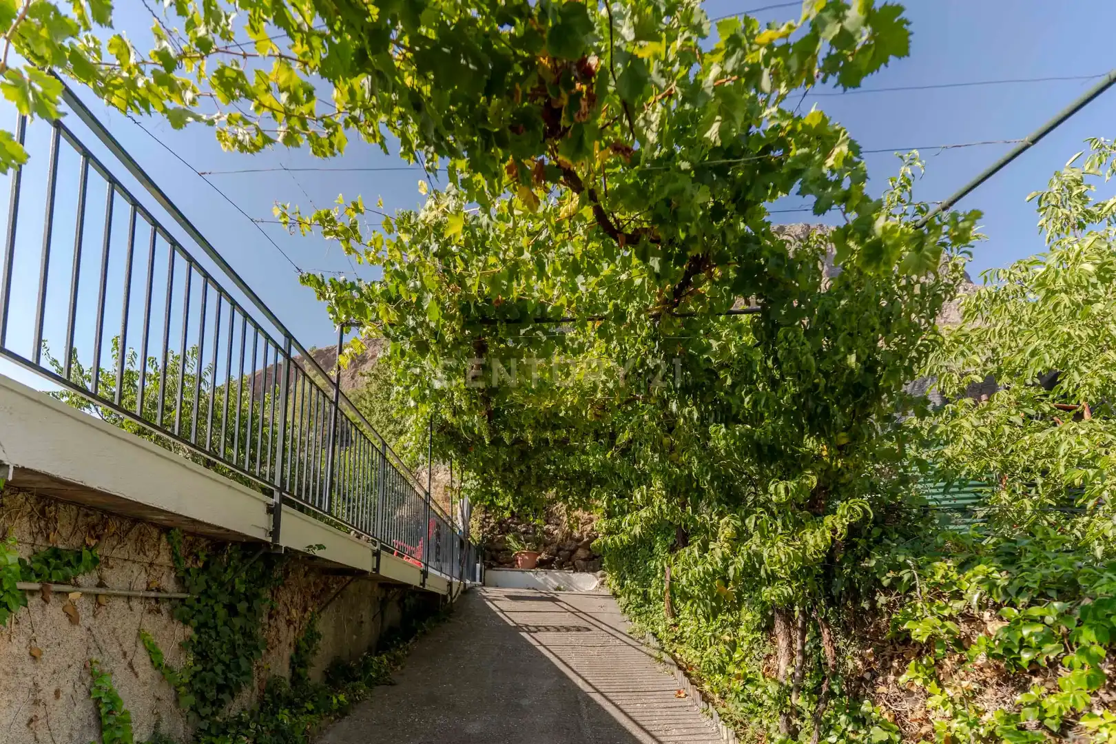 Vista exterior de Casa o chalet en venta en Güéjar Sierra con Jardín privado, Trastero y Piscina
