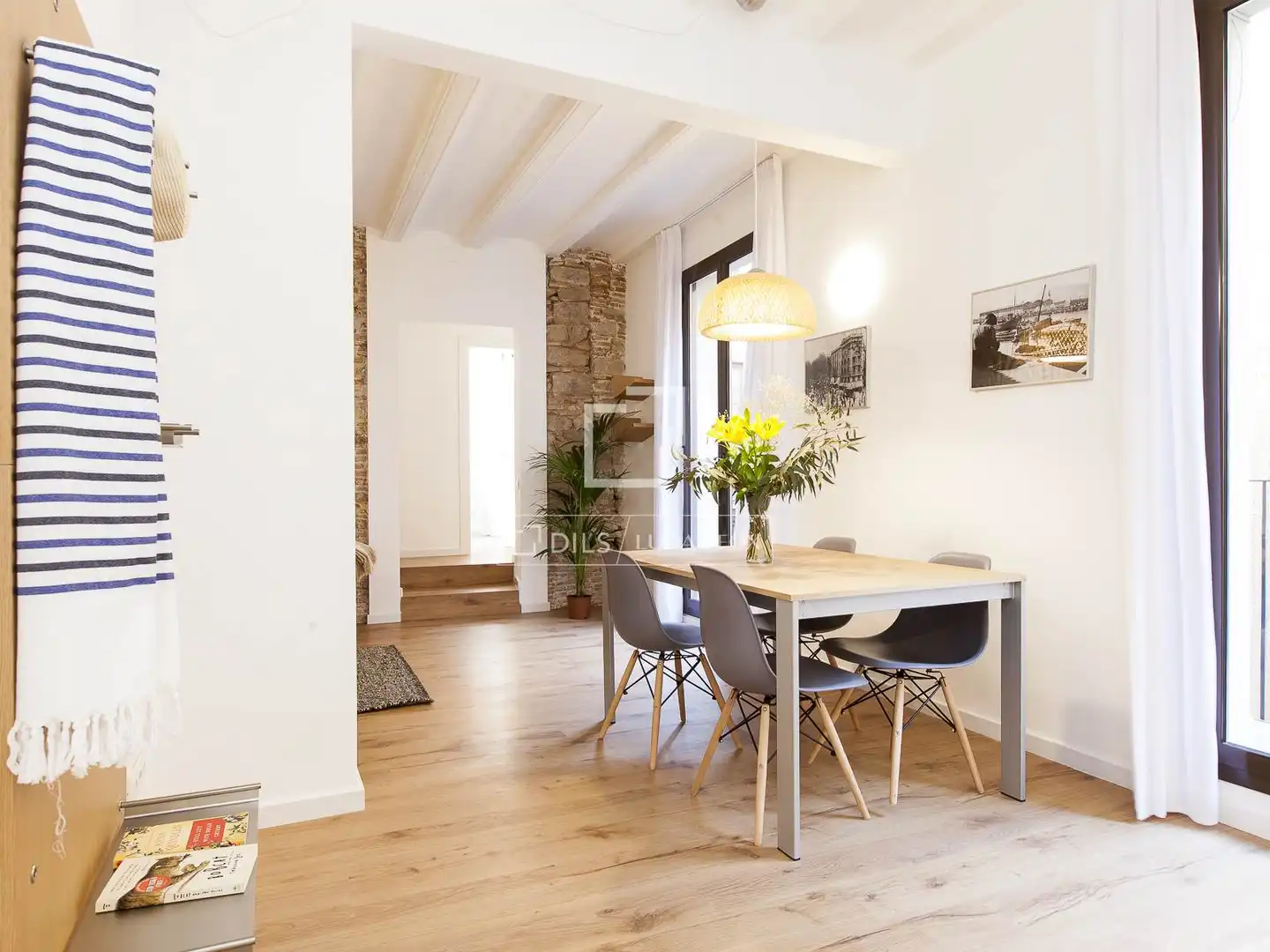 Vista exterior de Piso en venta en Barcelona con Aire acondicionado, Amueblado y Balcón