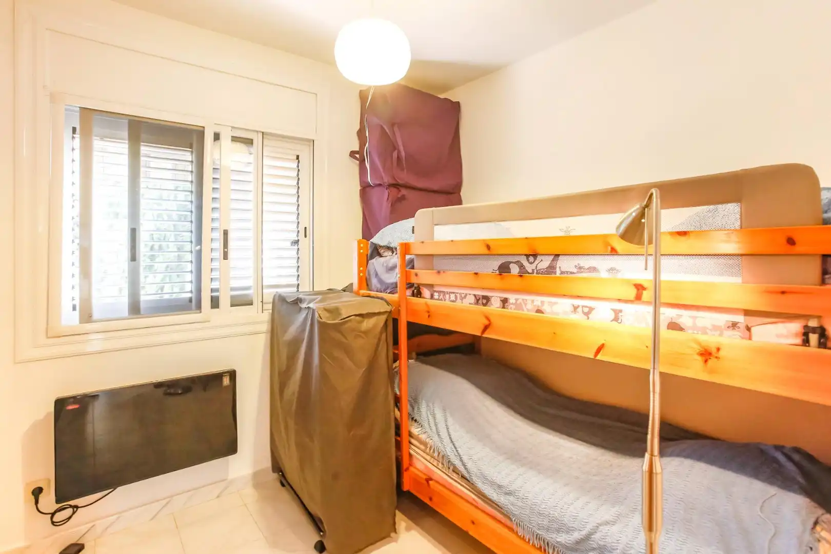Habitación de Casa adosada en venta en El Vendrell con Calefacción, Terraza y Balcón
