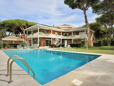 Casa con piscina en venta en La Pineda