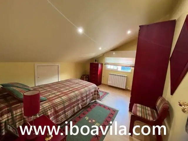 Dormitori de Casa o xalet en venda en Pontevedra Capital  amb Jardí privat, Terrassa i Traster