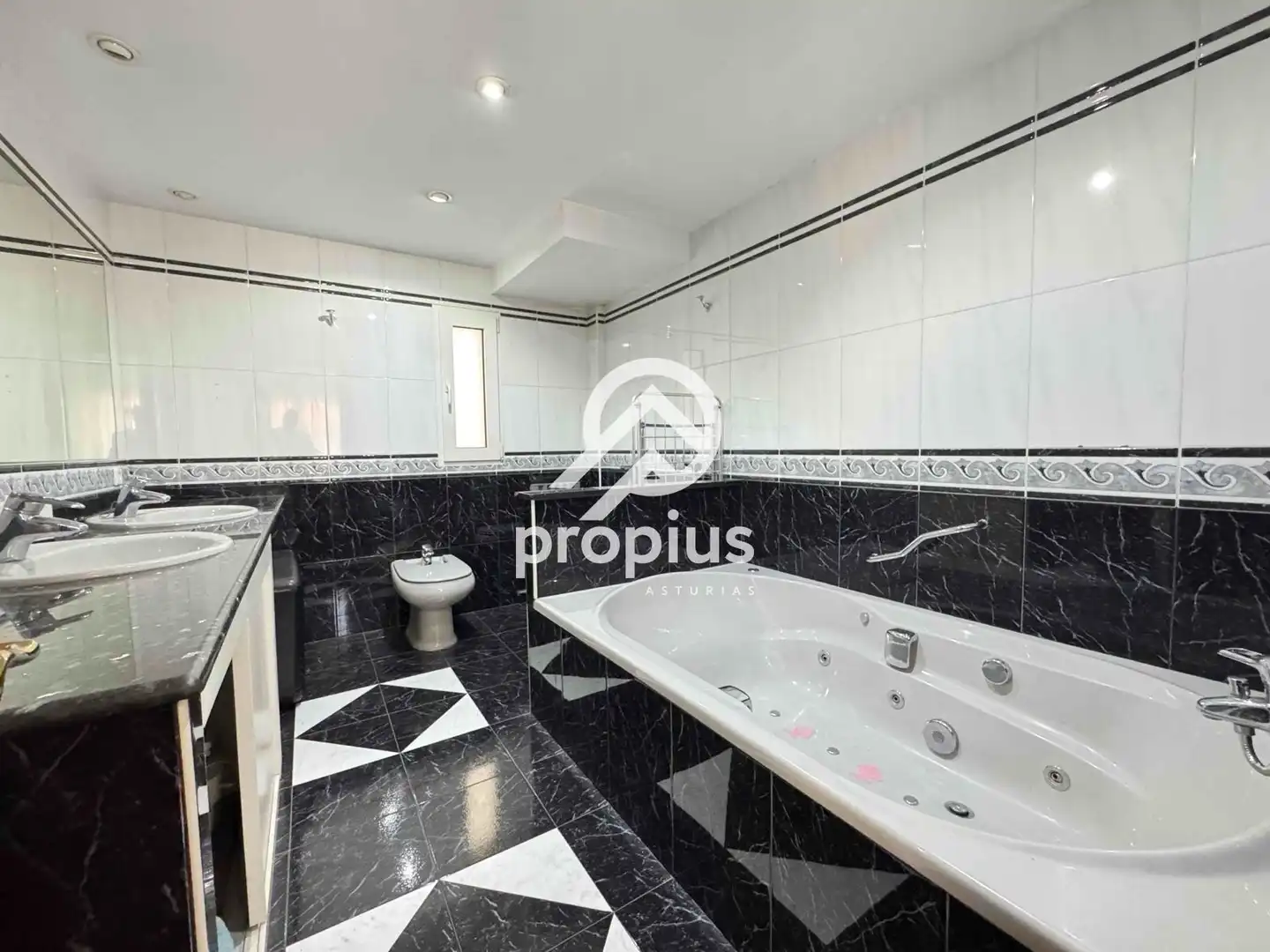 Piso en venta en Pedro Antonio Menendez, Parque San Francisco - Uría