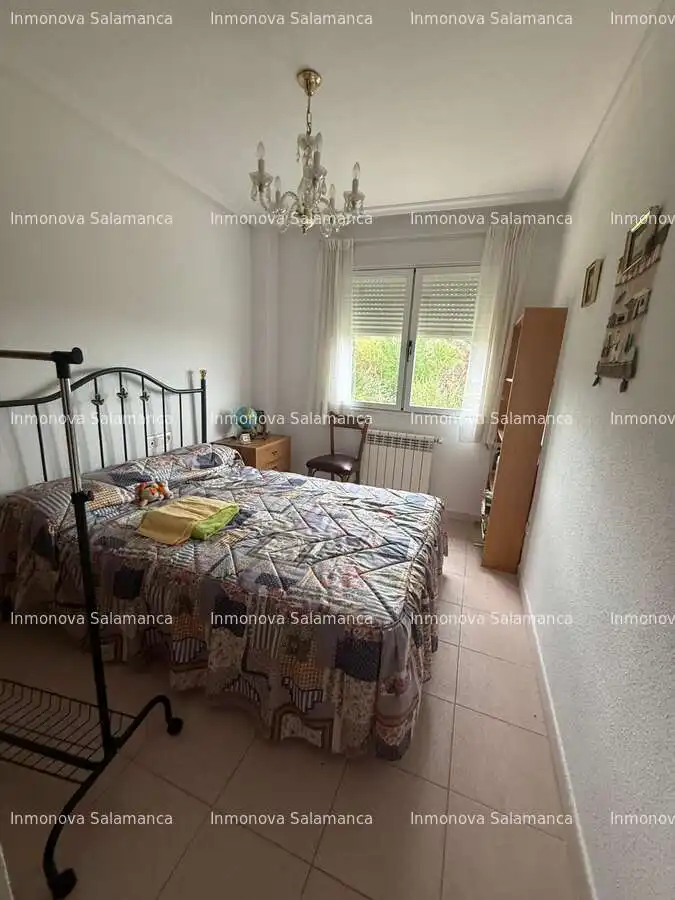 Dormitori de Casa o xalet en venda en Membribe de la Sierra amb Calefacció, Jardí privat i Moblat