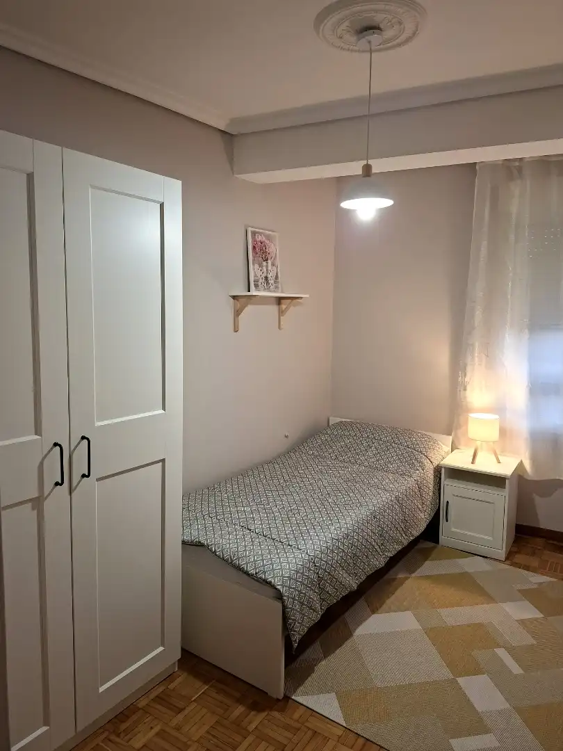 Dormitori de Pis de lloguer en Moaña amb Parquet i Moblat