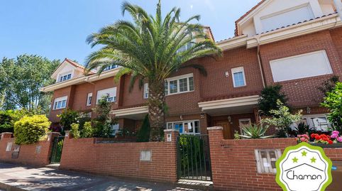 Foto 2 de Casa adosada en venta en Loiu, Bizkaia